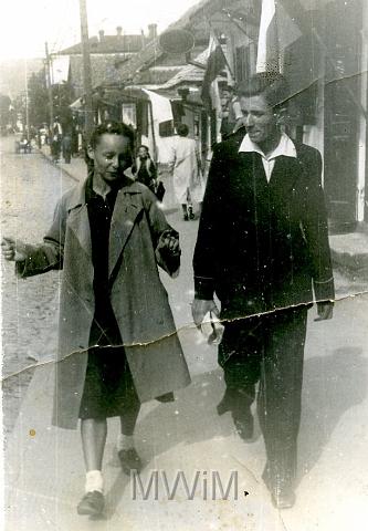KKE 2163.jpg - Od lewej: pierwsza Alicja Sekułowa, druga ,nieznany